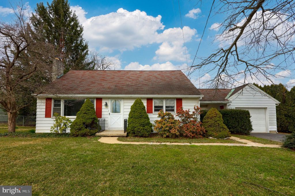 Photo of 129 E HARRISBURG AVE, ELIZABETHTOWN, PA 17022 (MLS # PALA2031616)