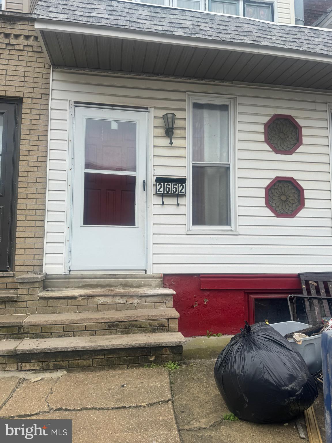 Welcome to 2652 south Bonnafon Street, this home is nicely located in the beautiful Elmwood Park section of the city feathering 3 bedroom and 1 bathroom with lots of extra spaces. Conveniently located to all interesting places, schools, shopping mall, famous Woodland and Elmwood international markets, sports centers, Philadelphia international airport, playgrounds, Septa transportation, places of worship. Just minutes to Philadelphia city hall. Very motivated seller, this opportunity will not last, calling on first time home buyers and investor to hurry. No hassle showing.