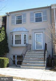 SUMNER SQUARE - Residential Lease