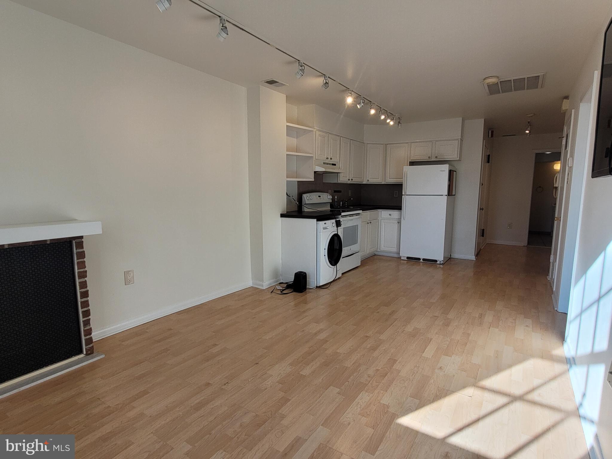 2015 CHESTNUT STREET 2F