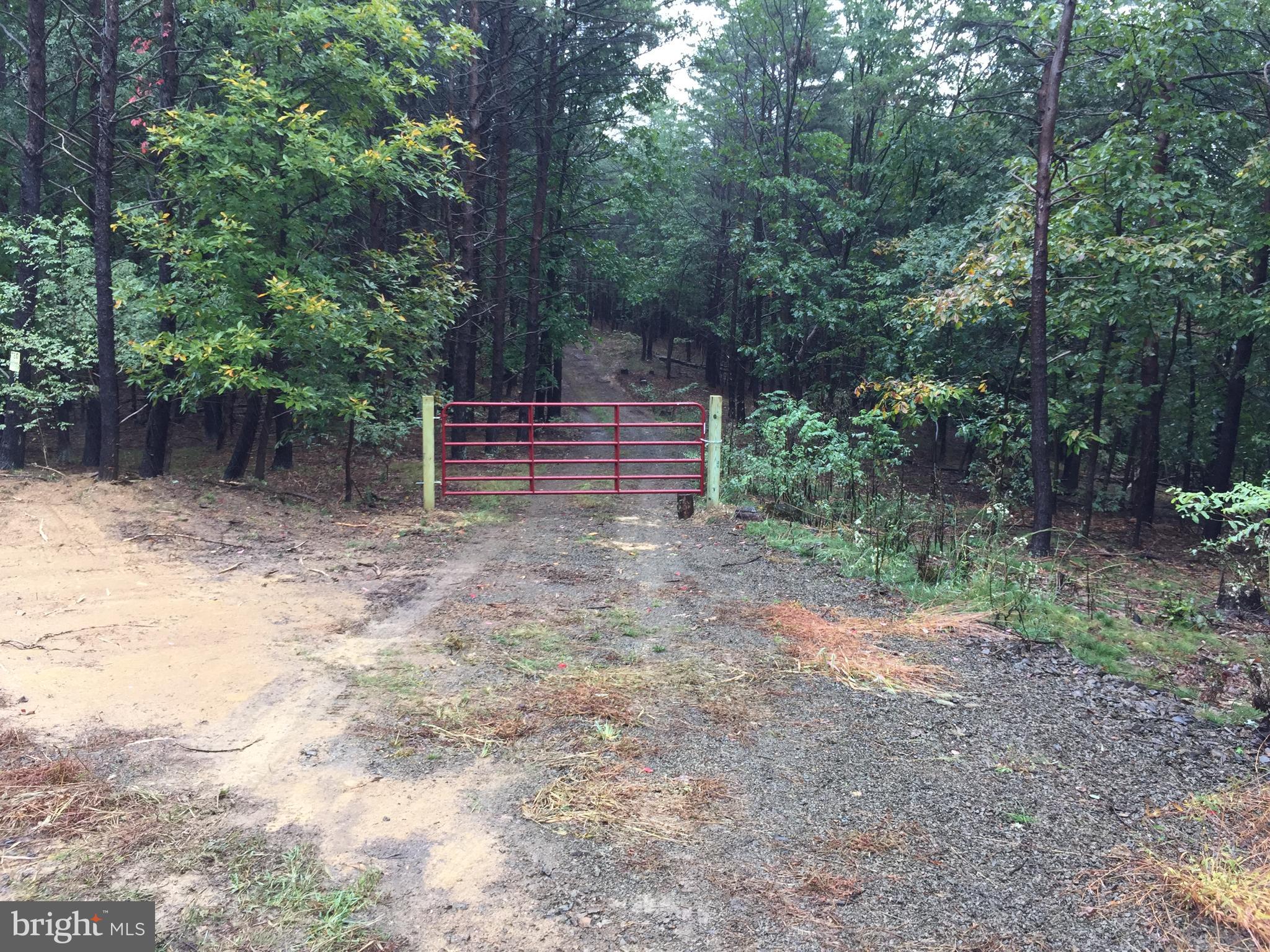 BLUFFS ON THE POTOMAC - Land