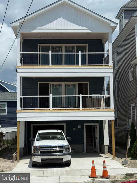 Homes For Sale - 109 W Maple Avenue<br/> WILDWOOD, NJ 08260