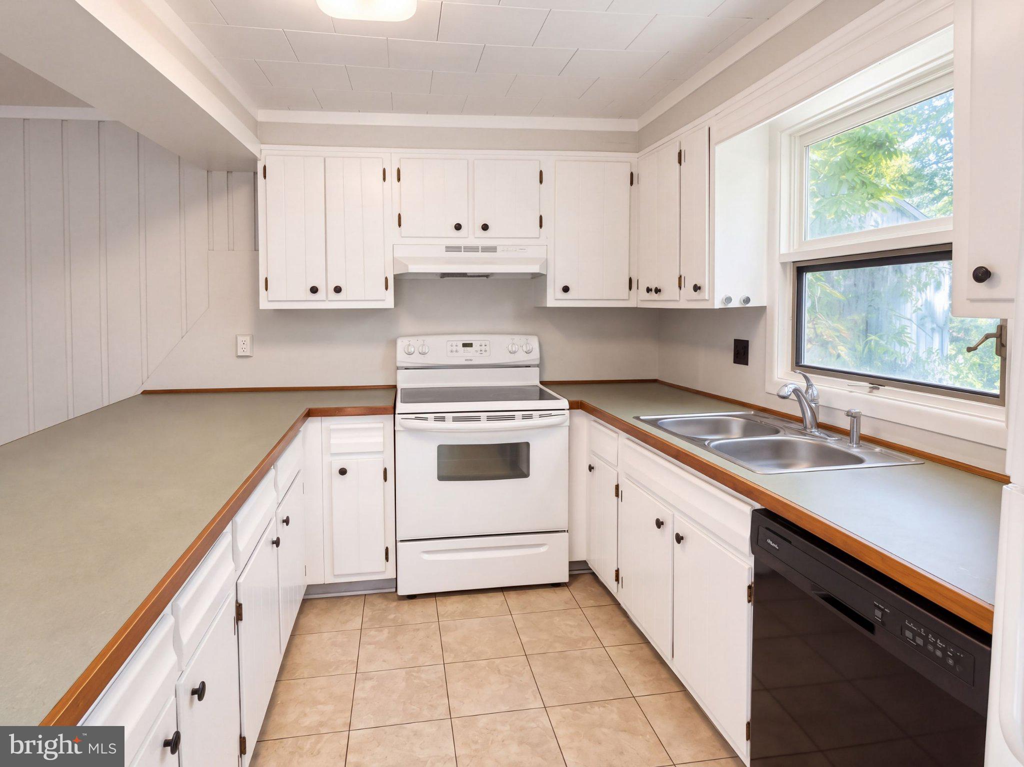 3838 ERICKSON CIRCLE