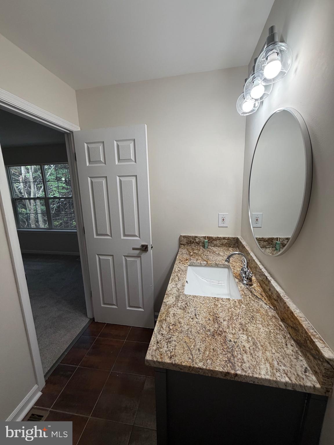 HILL OAKS CONDO PHASE 1- - Residential