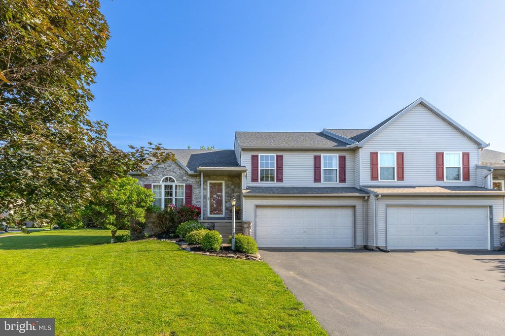 Photo of 20 Pebble Creek Drive, LITITZ, PA 17543 (MLS # PALA2068852)