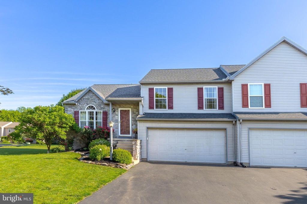 Photo of 20 Pebble Creek Drive, LITITZ, PA 17543 (MLS # PALA2068852)