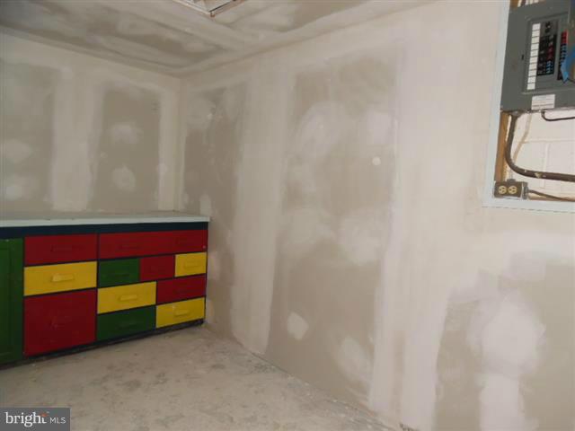 HARFORD SQUARE - Residential