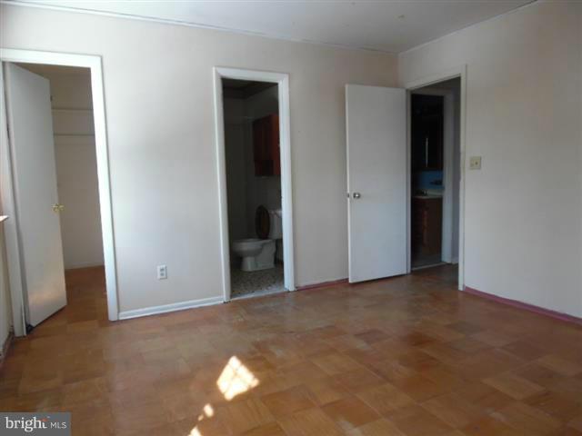 HARFORD SQUARE - Residential