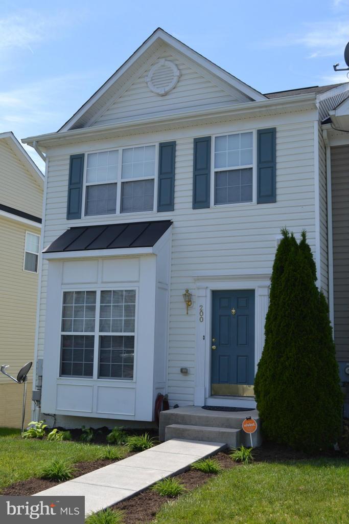 BAD Lender makes this available AGAIN! End Unit. Incredible kitchen and master bath. Great deck with great views! Home is convenient to 81 and Inwood and just 15 minutes to Charles Town. Home features bump outs in the back that expand the kitchen with a sun filled morning room, expands the master bedroom with a super bath, and pushes out the basement rec room! Rec Rm with traditional walk out!