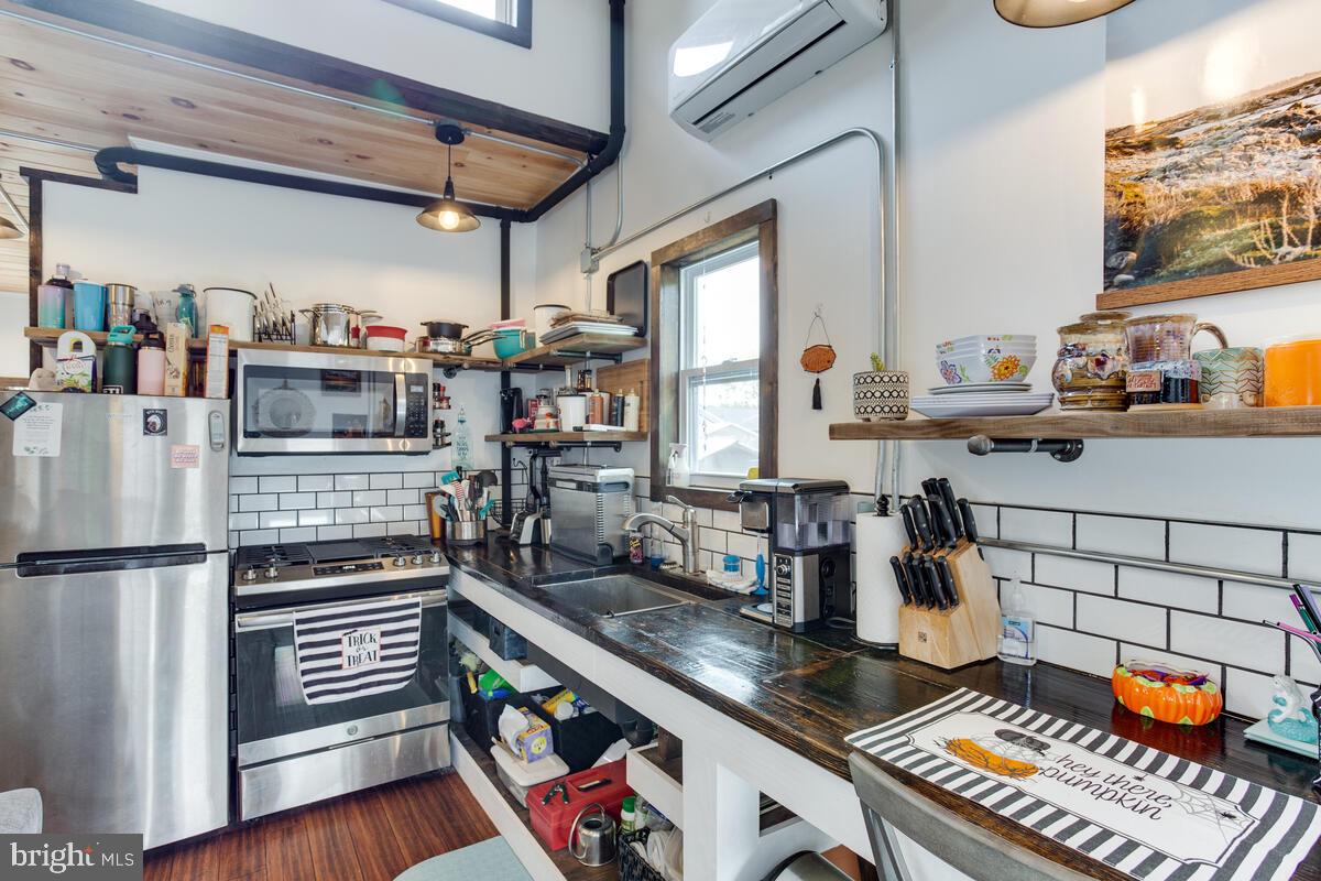 KENT ISLAND ESTATES - Residential