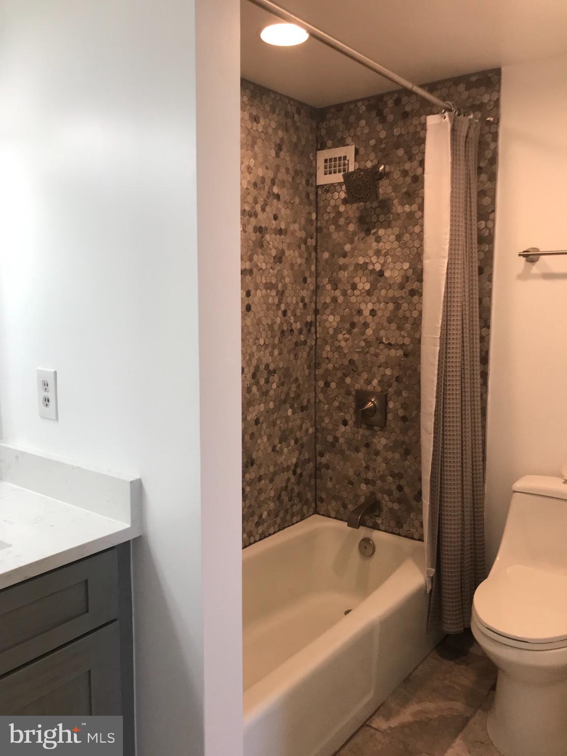 SKYLINE PLAZA - Residential