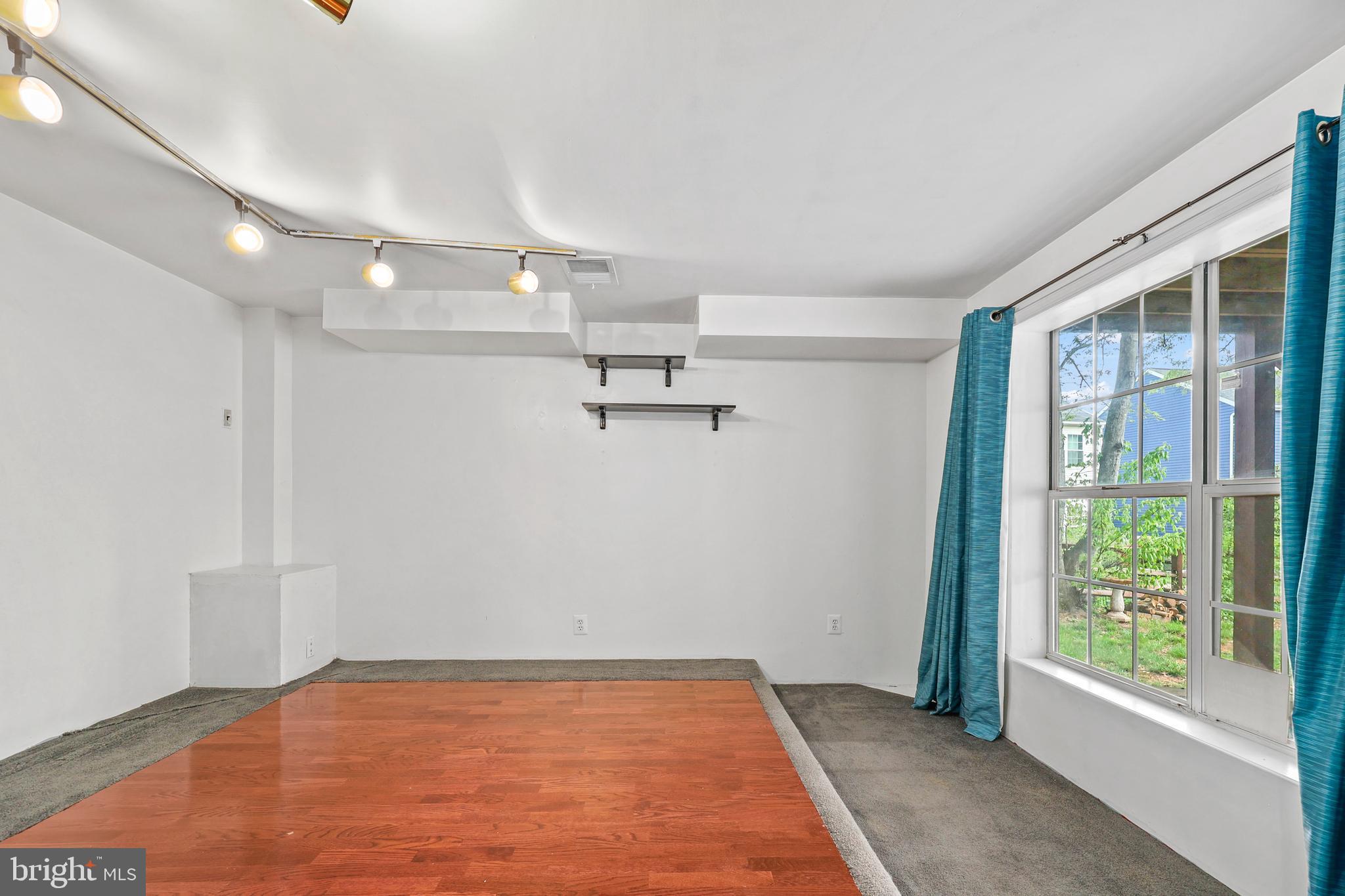 POTOMAC LAKES - Residential