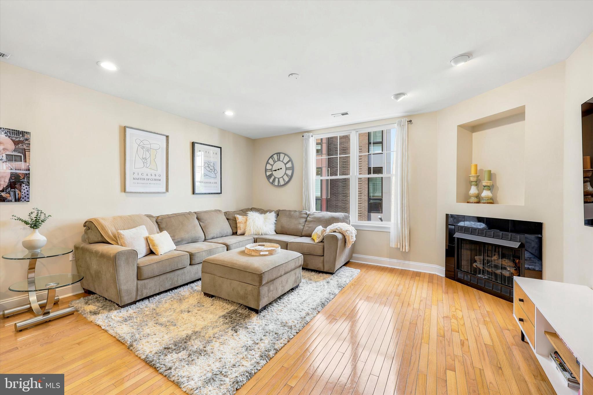 Property Search 612 QUEEN STREET