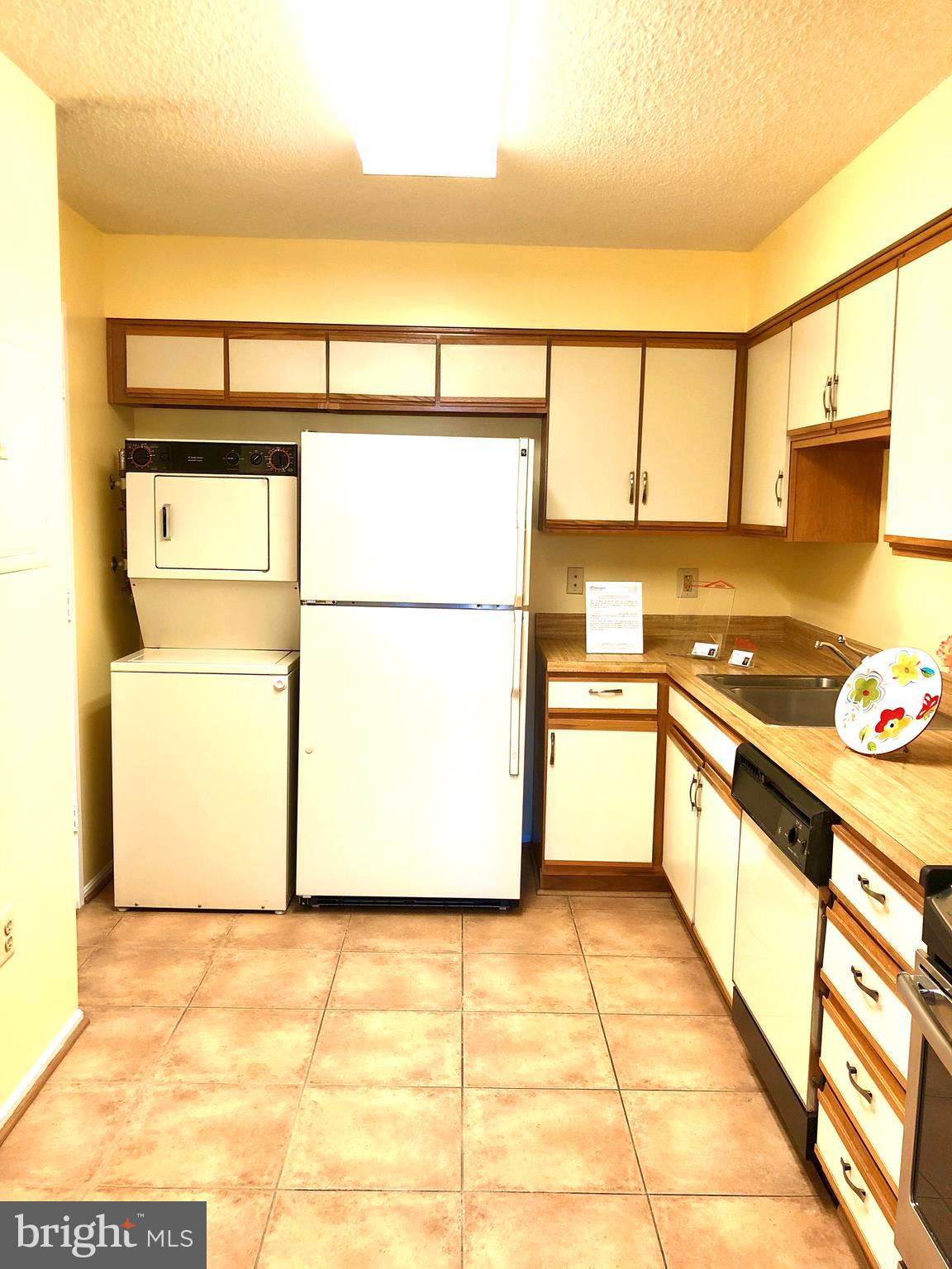 LEISURE WORLD - Residential Lease