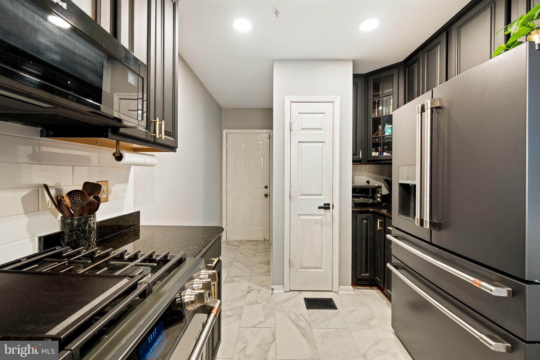 FAIR LAKES CONDO - Residential