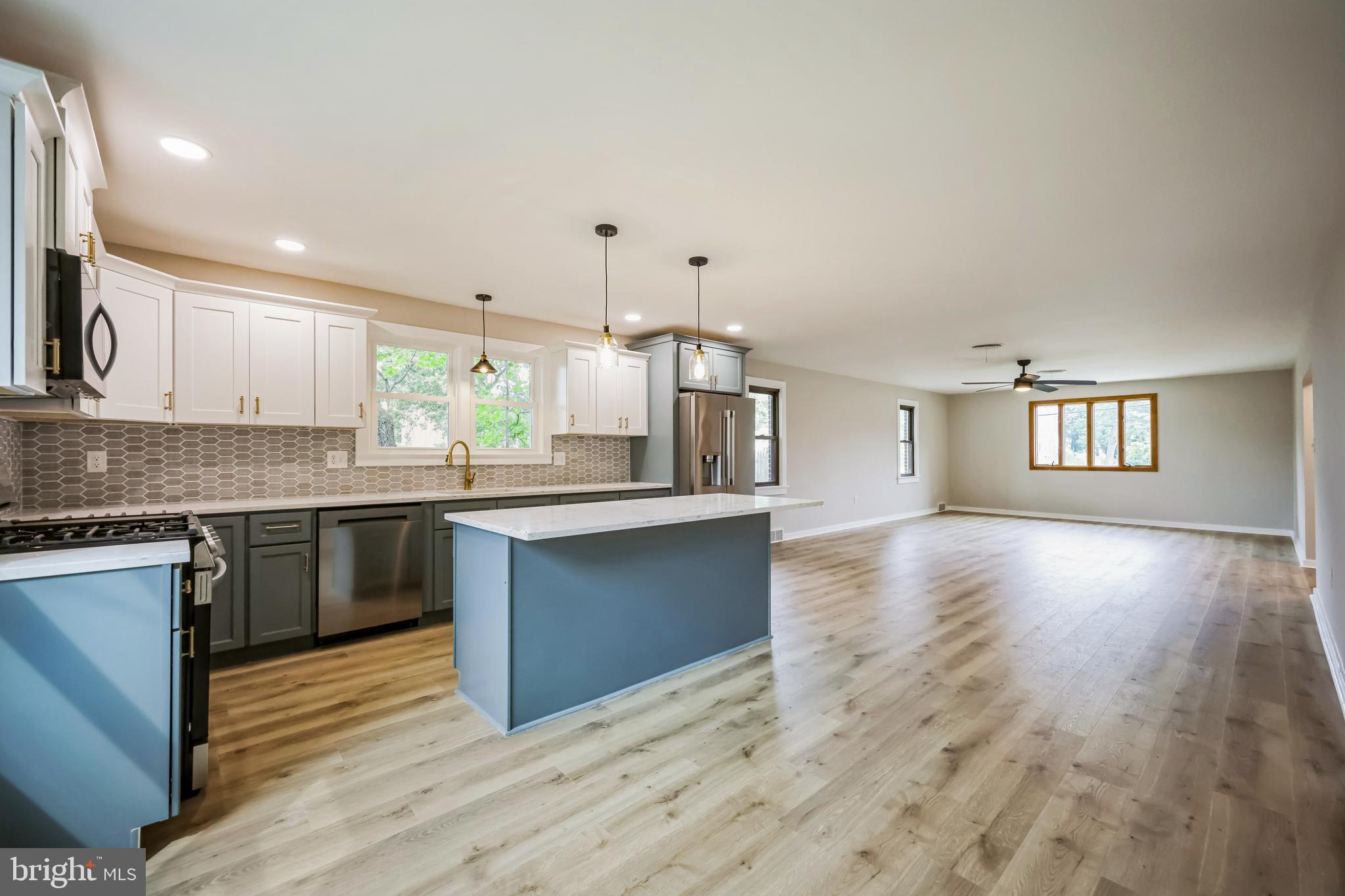 250 W BROAD STREET