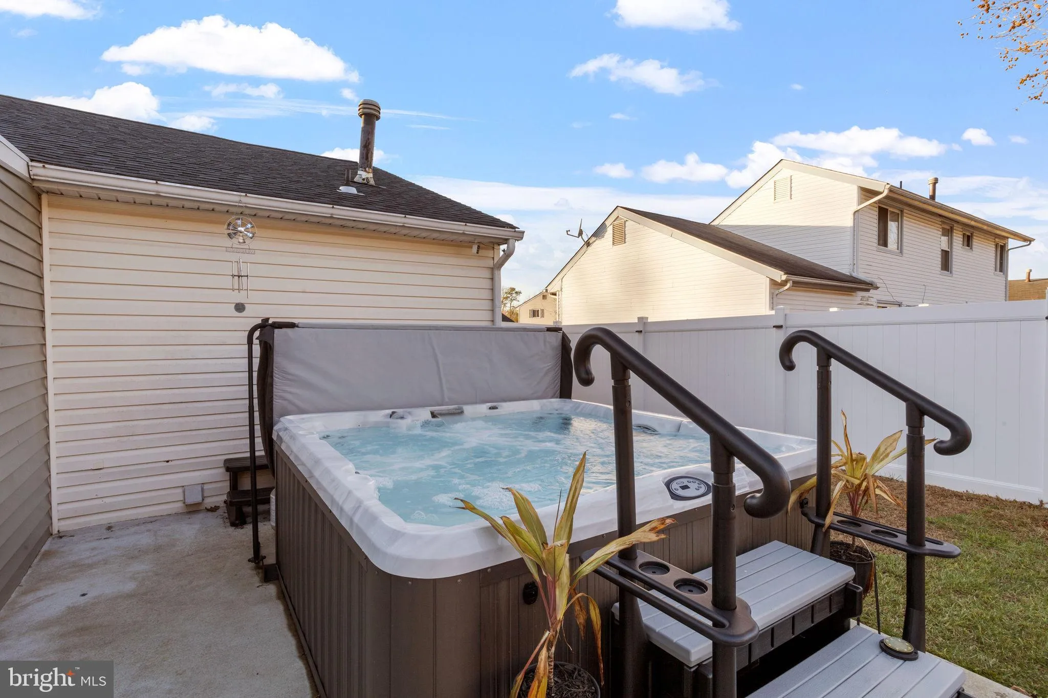 Sicklerville, New Jersey 08081, United States, 3 Bedrooms Bedrooms, ,1 BathroomBathrooms,Residential,Contingent,29640