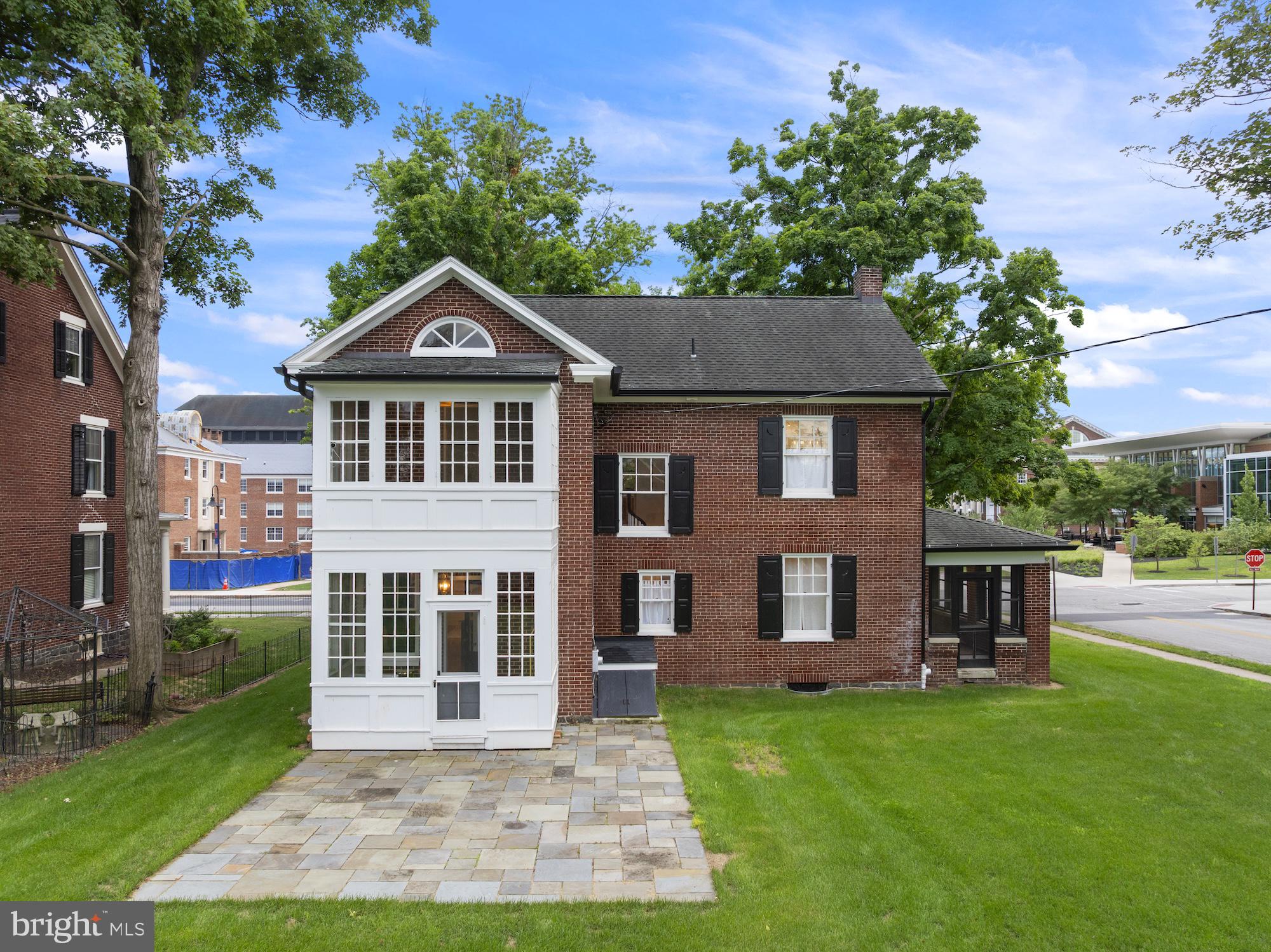 155 W LINCOLN AVENUE