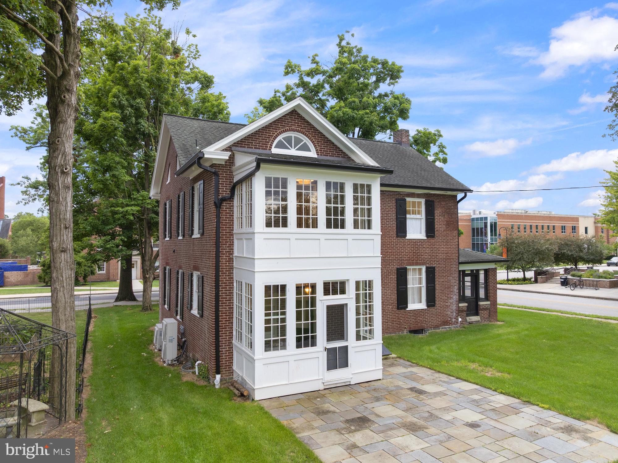 155 W LINCOLN AVENUE