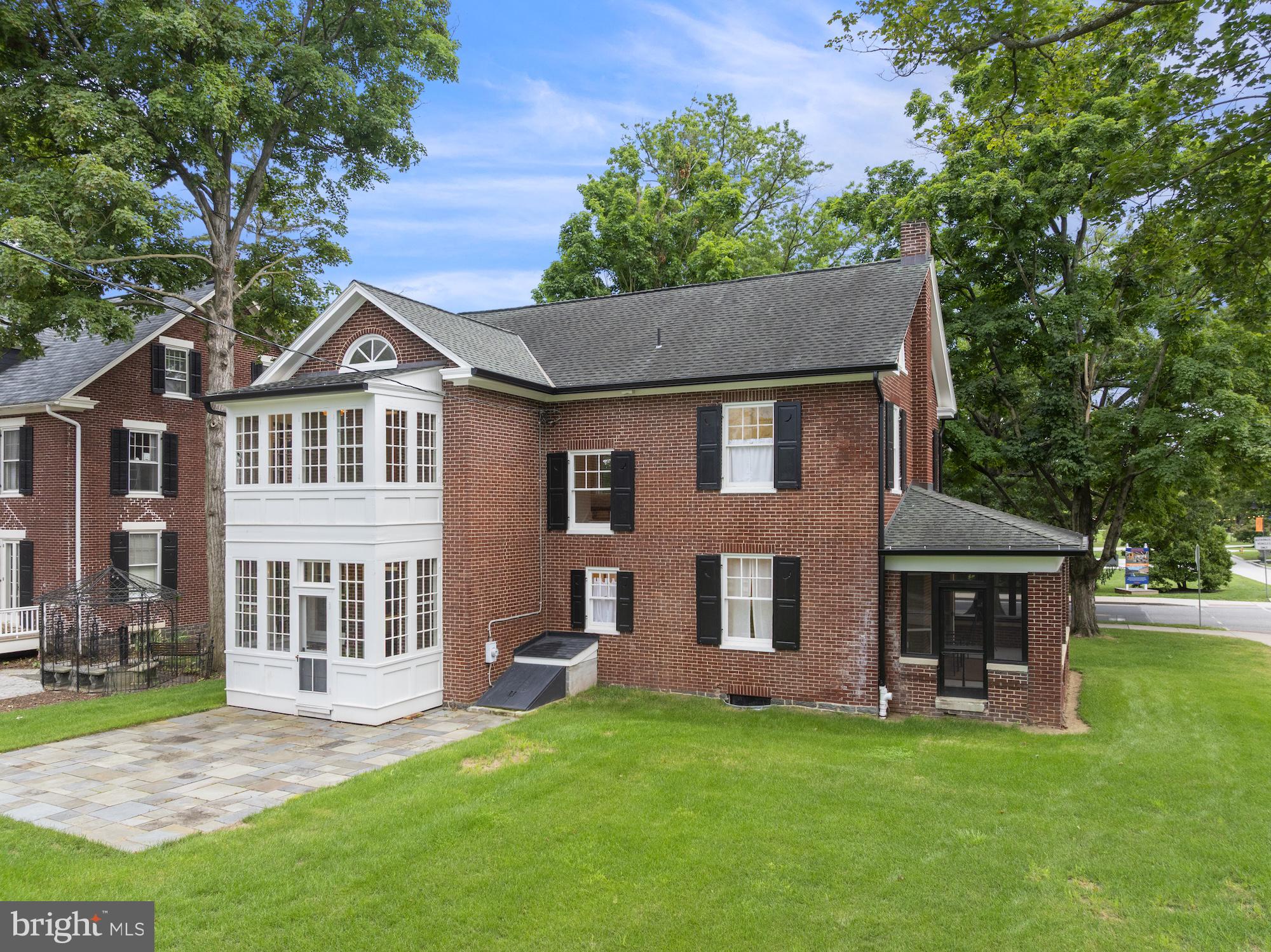 155 W LINCOLN AVENUE