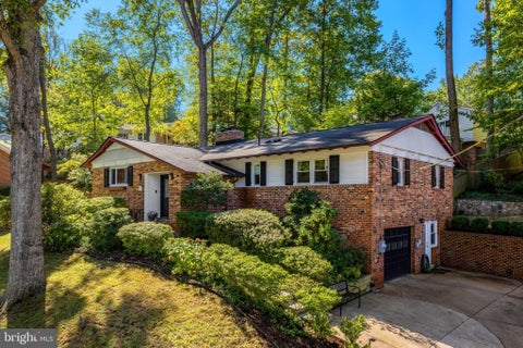Photo of 9137 Santayana Drive, FAIRFAX, VA 22031 (MLS # VAFX2348298)