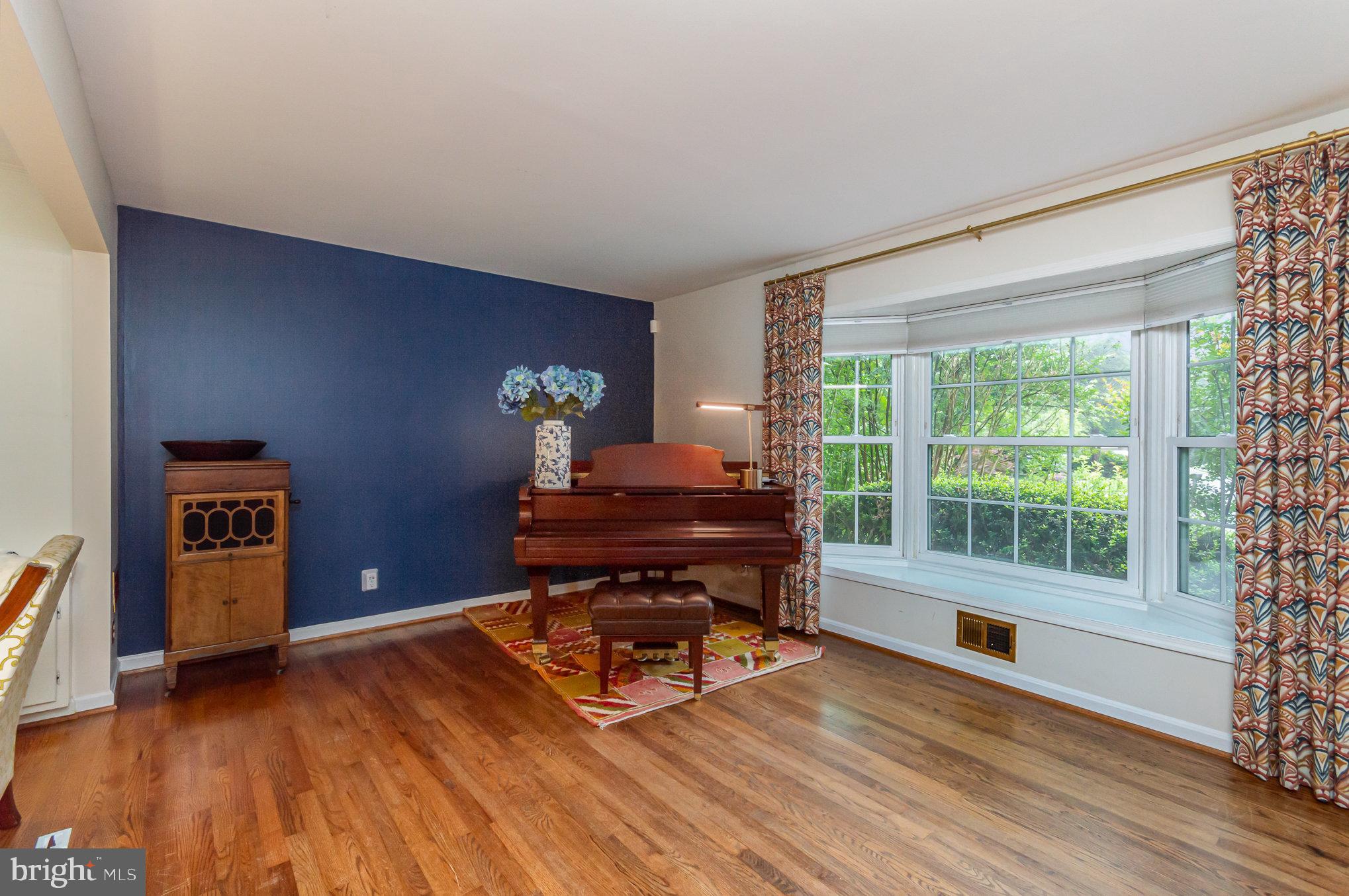 MOUNT VERNON MANOR - Residential