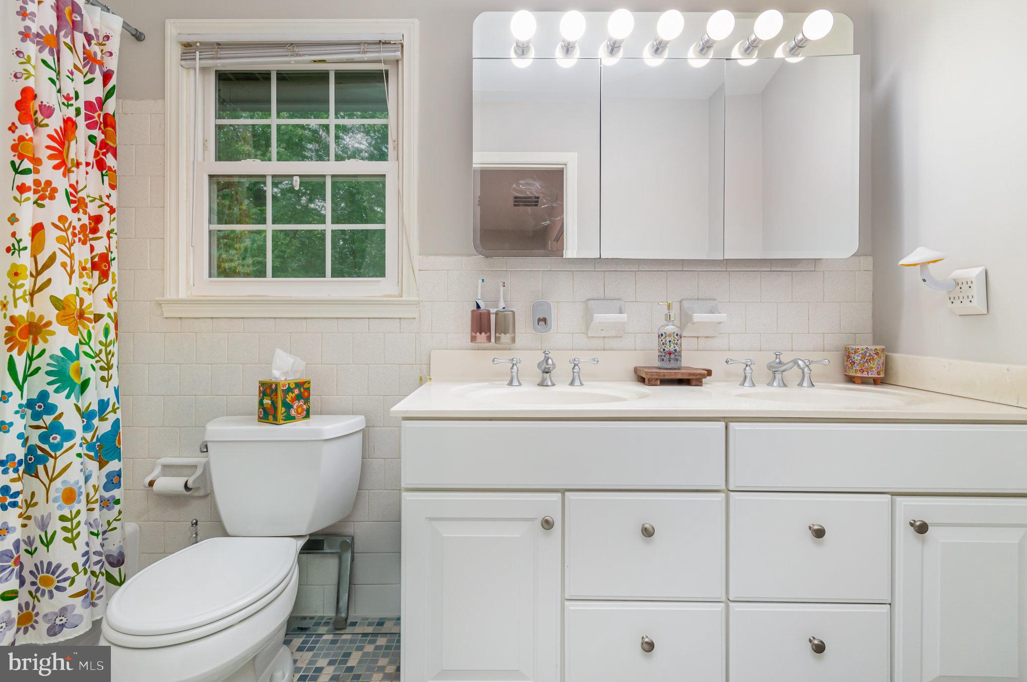 MOUNT VERNON MANOR - Residential