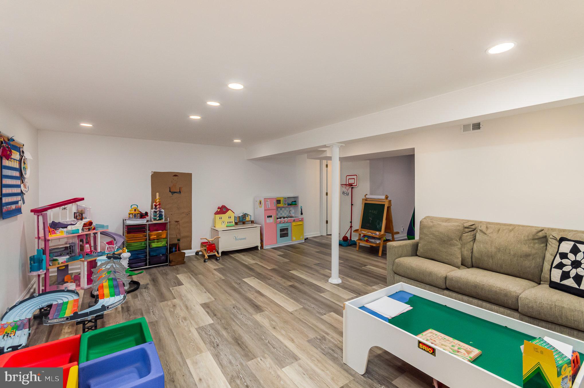 MOUNT VERNON MANOR - Residential