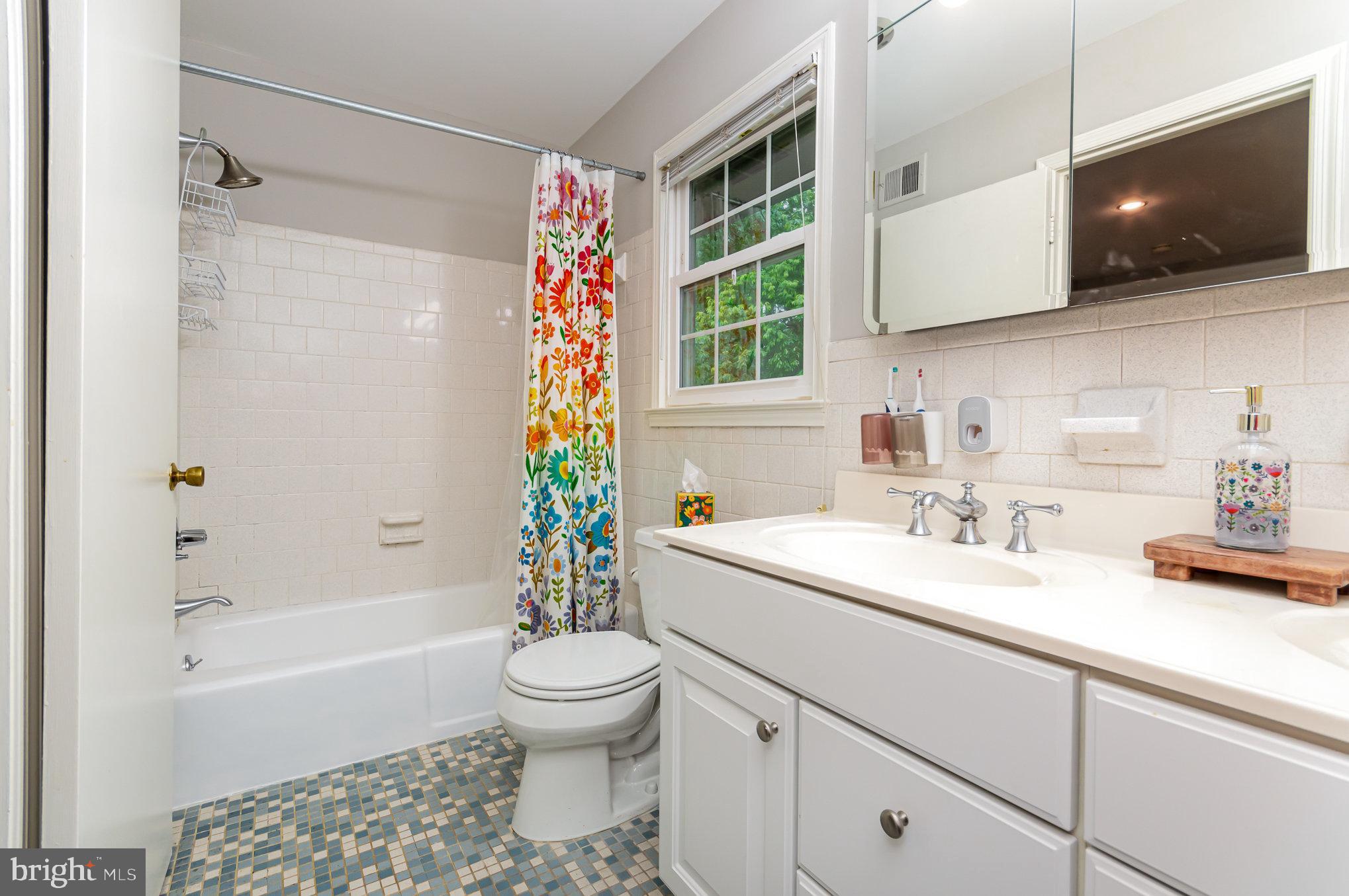 MOUNT VERNON MANOR - Residential