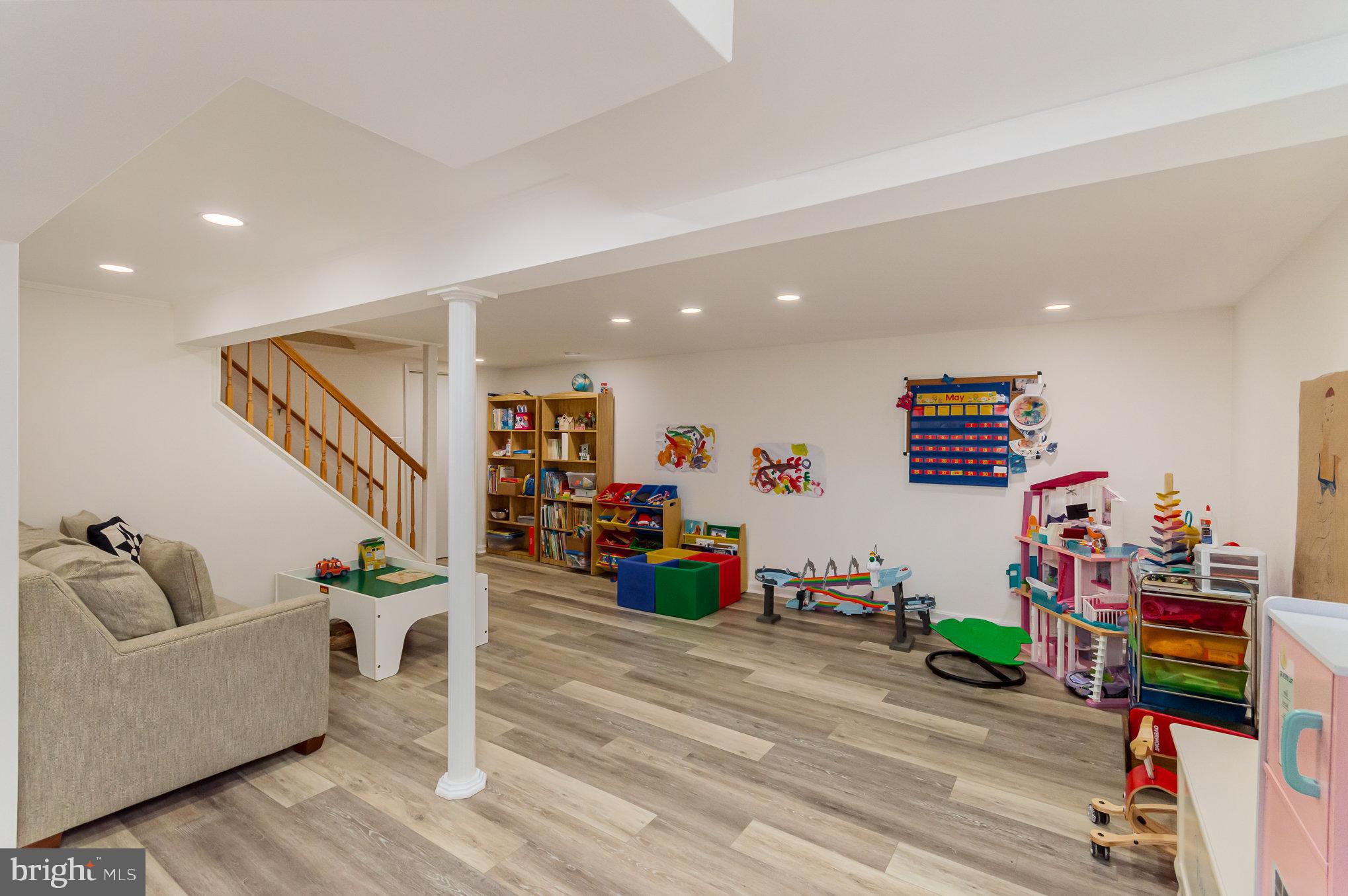 MOUNT VERNON MANOR - Residential