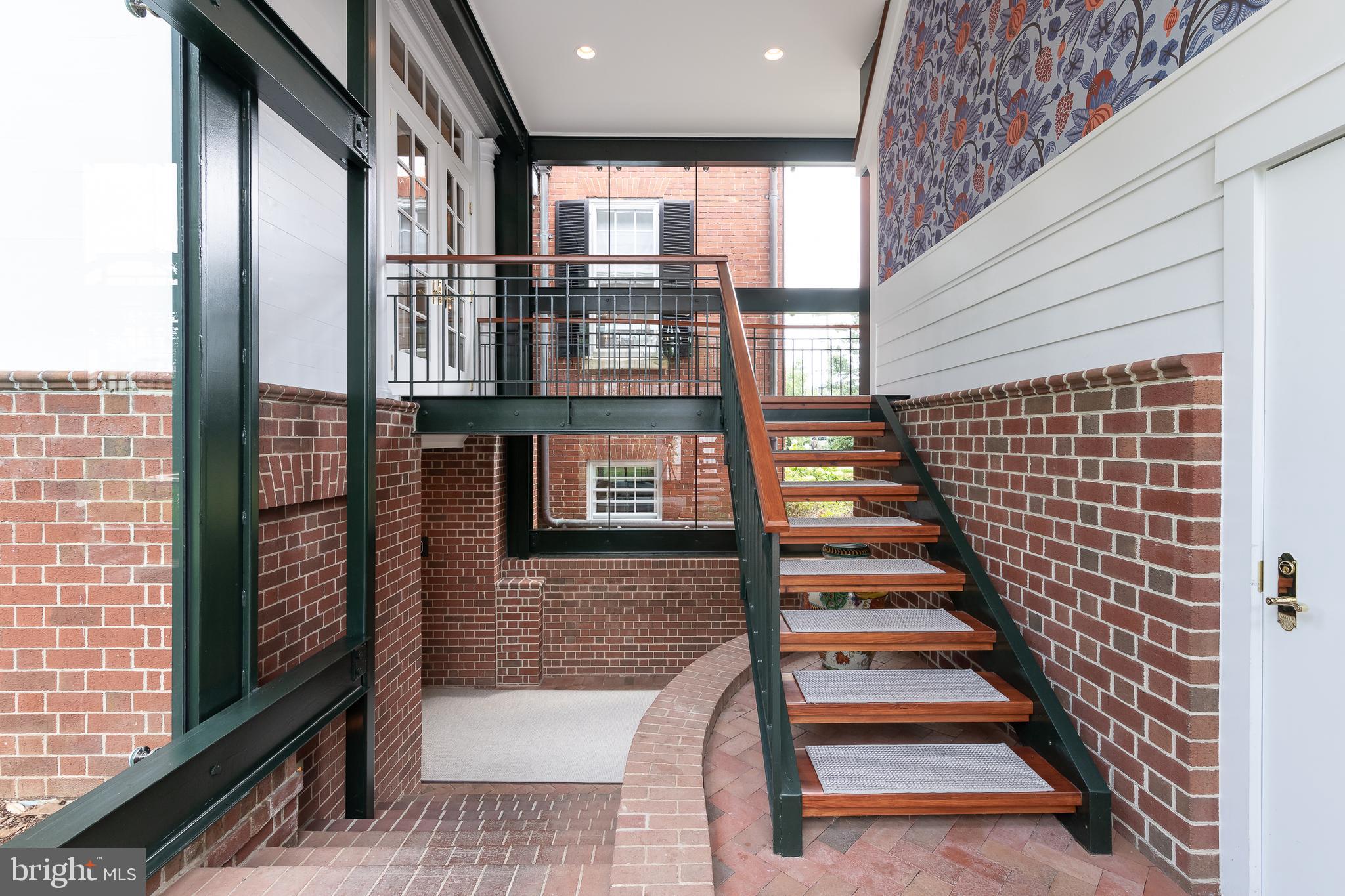 HISTORIC  DOWNTOWN FREDERICKSBURG - Residential