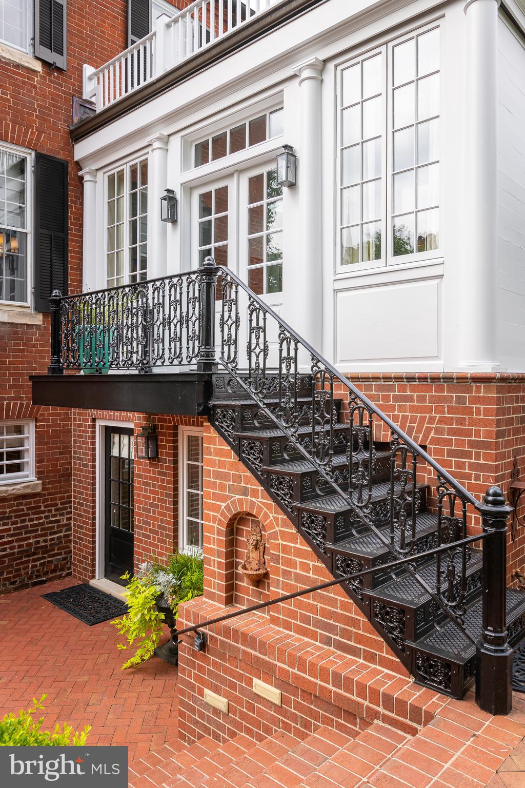 HISTORIC  DOWNTOWN FREDERICKSBURG - Residential