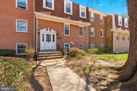 754 Quince Orchard Boulevard Unit 754-10, Gaithersburg, MD MLS: MDMC2225580