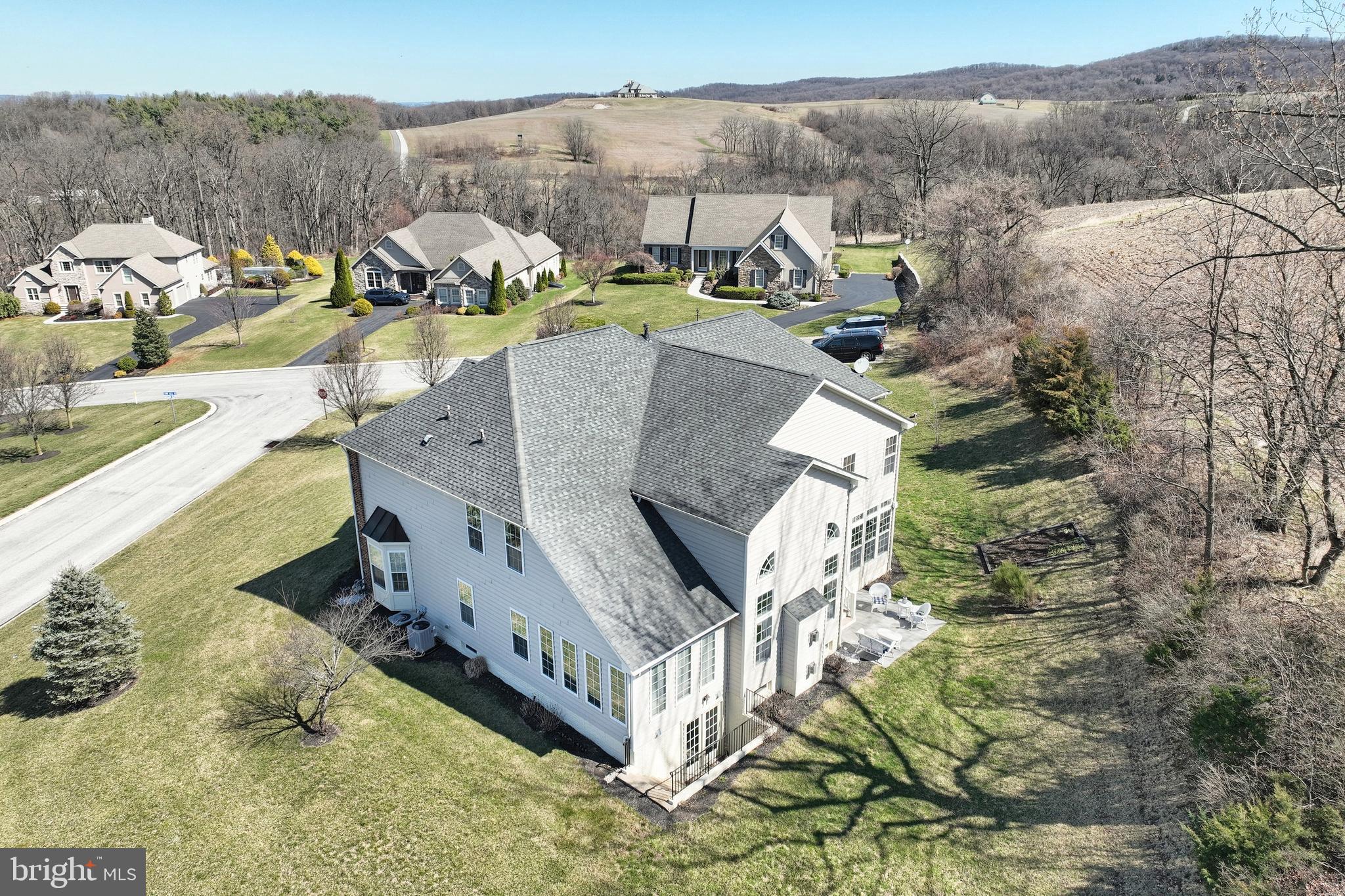 SUMMIT  RIDGE - Residential