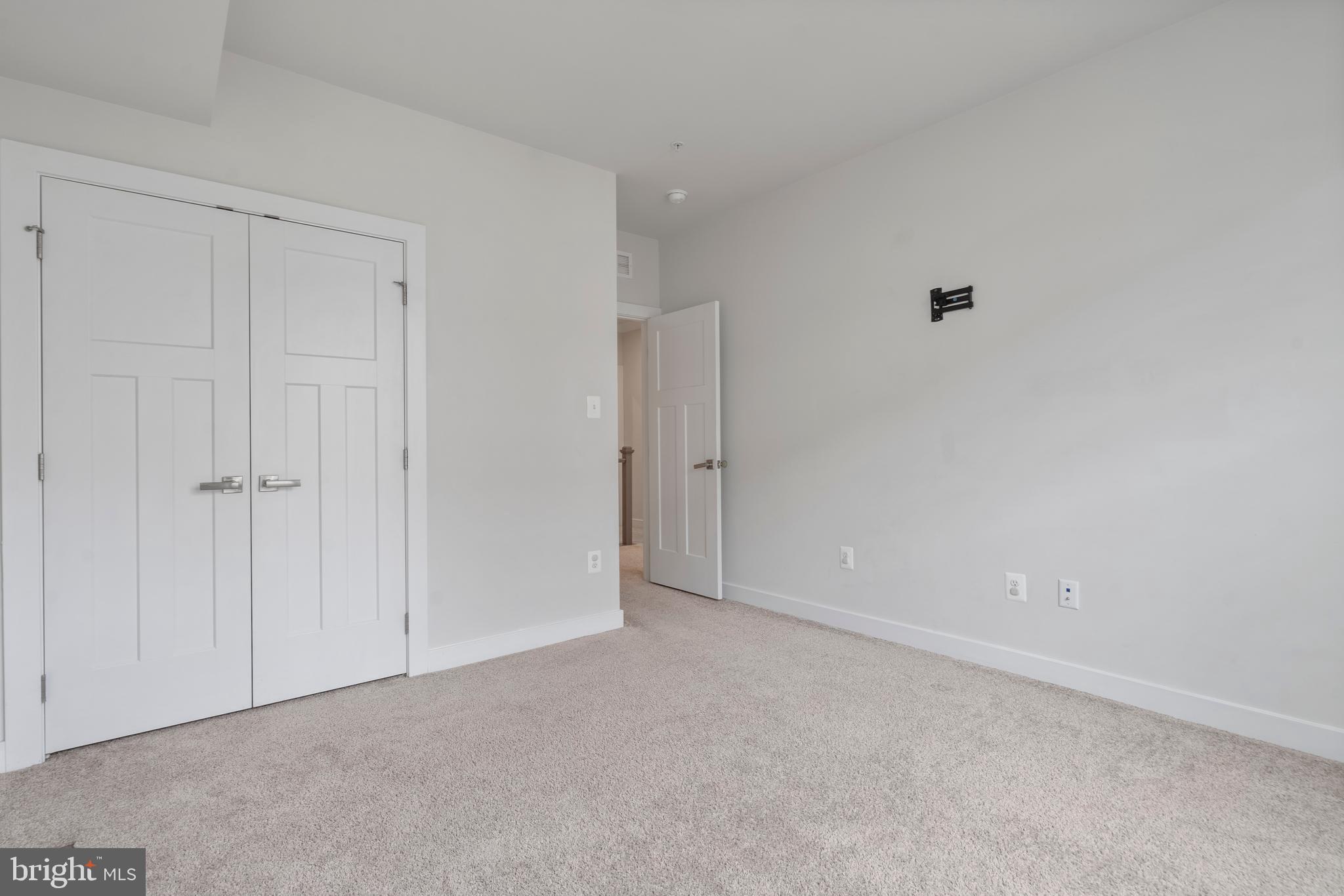 OAKDALE VILLAGE - Residential Lease