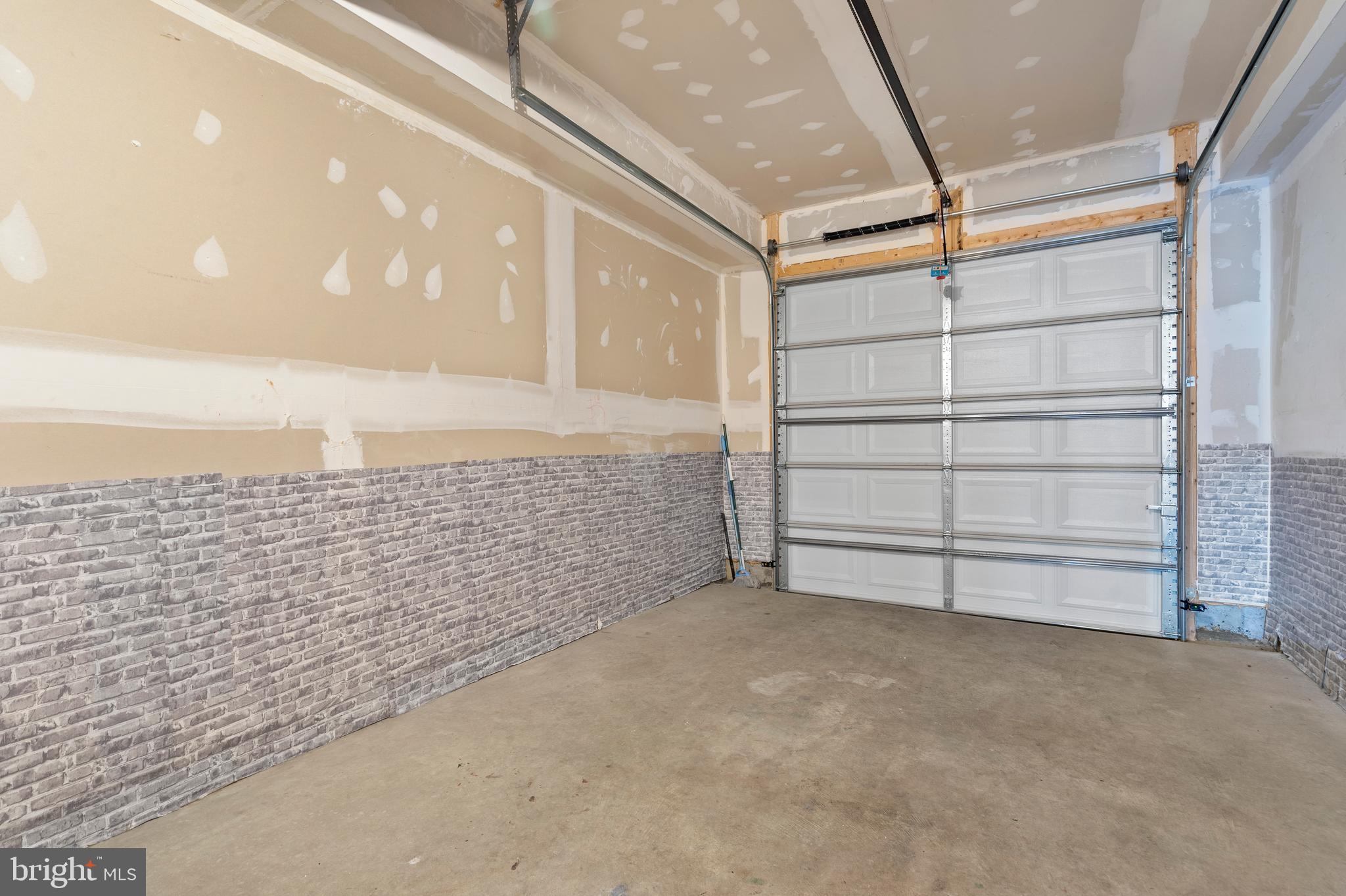 OAKDALE VILLAGE - Residential Lease