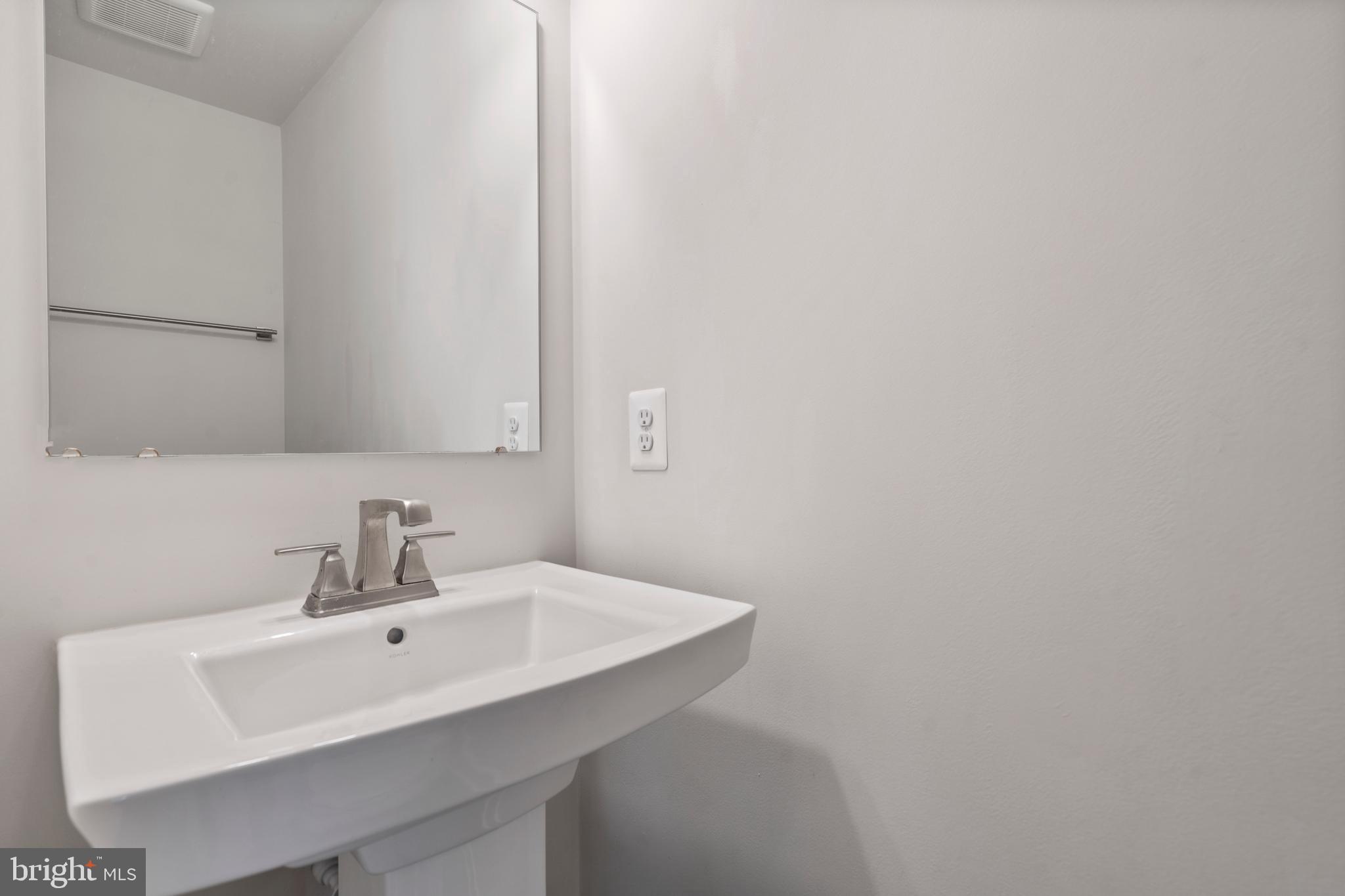 OAKDALE VILLAGE - Residential Lease