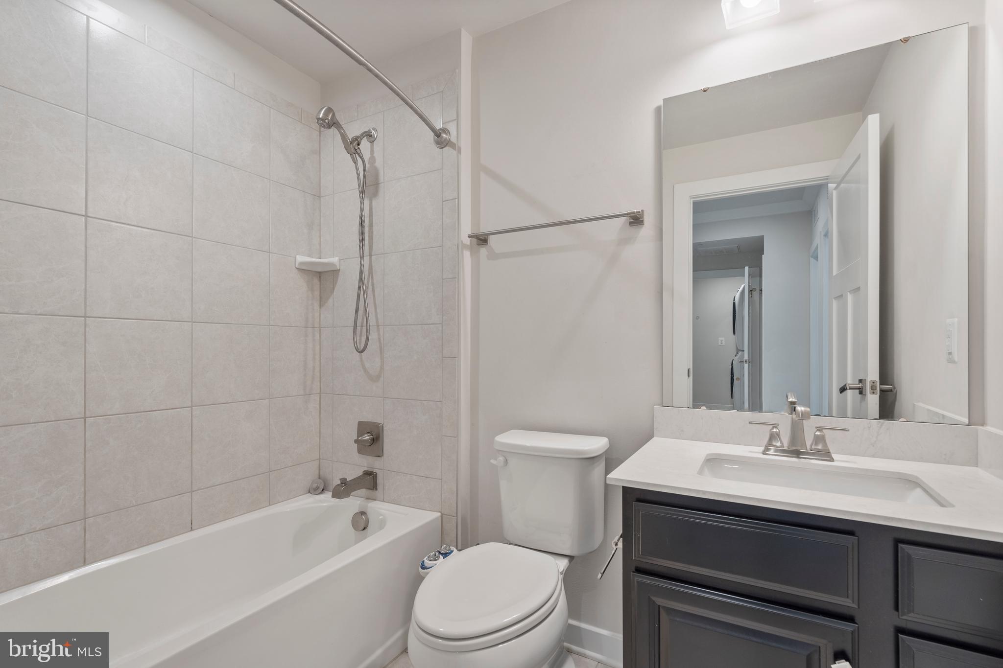 OAKDALE VILLAGE - Residential Lease