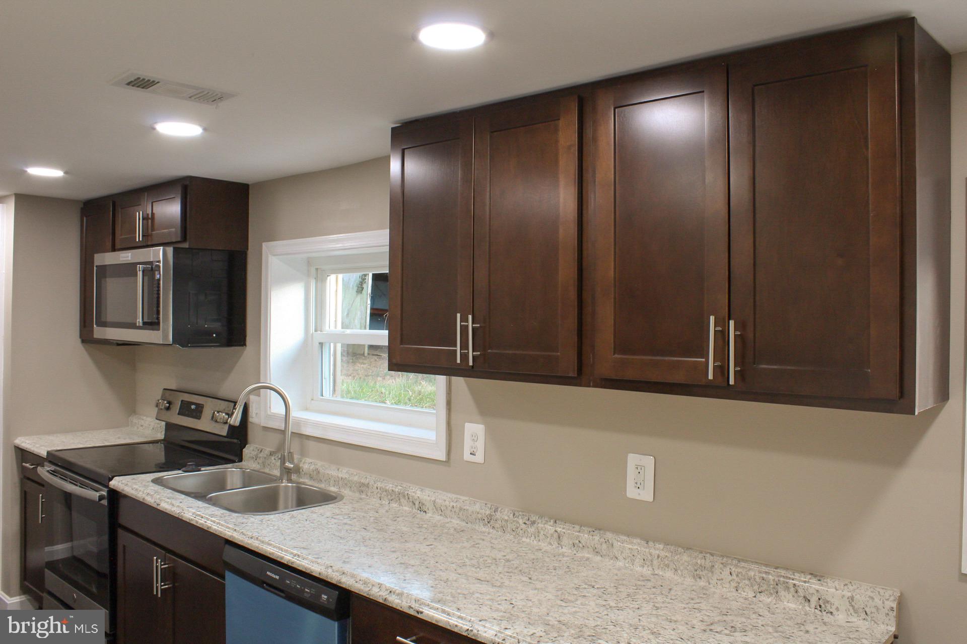 BIRD LAWN - Residential Lease