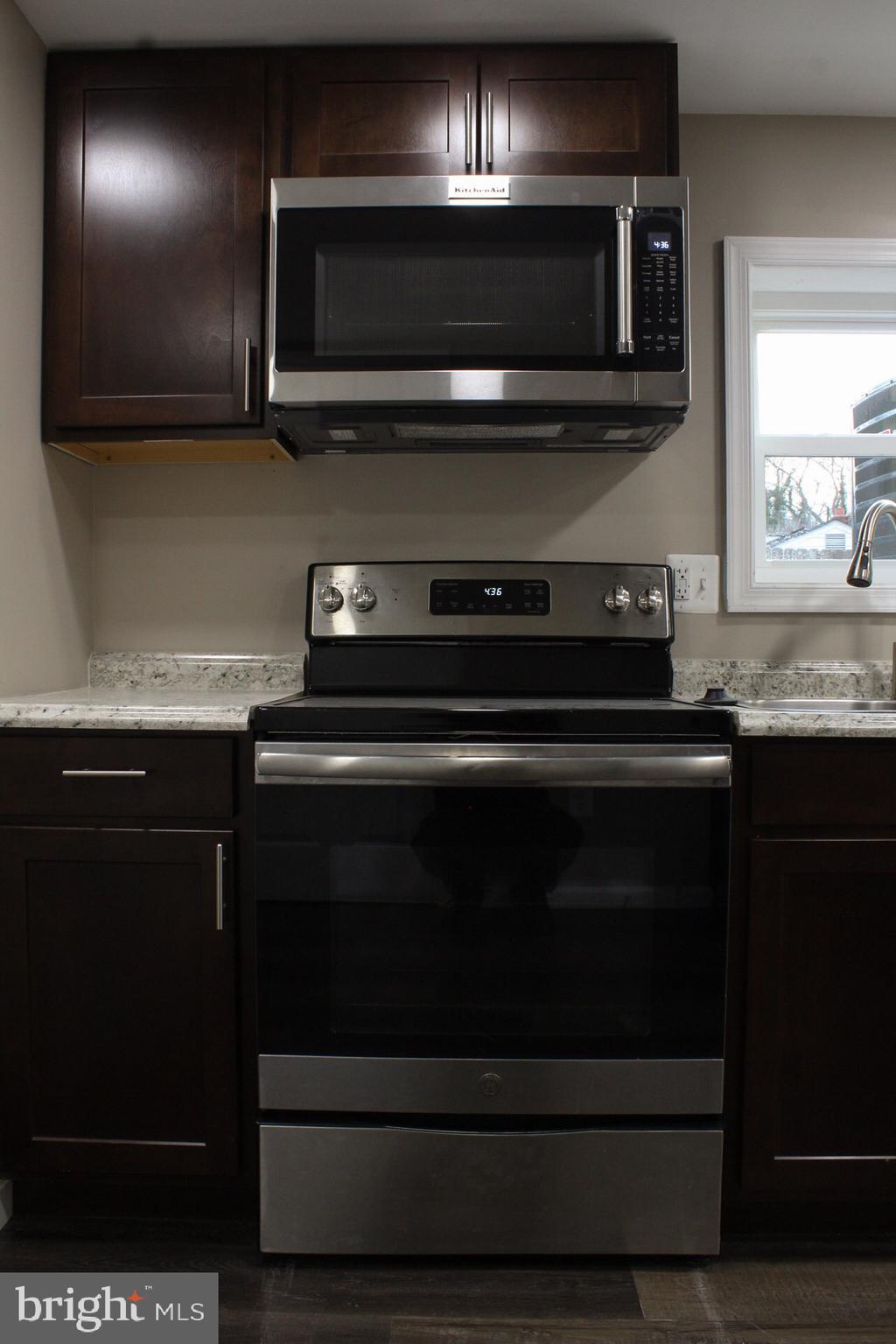 BIRD LAWN - Residential Lease