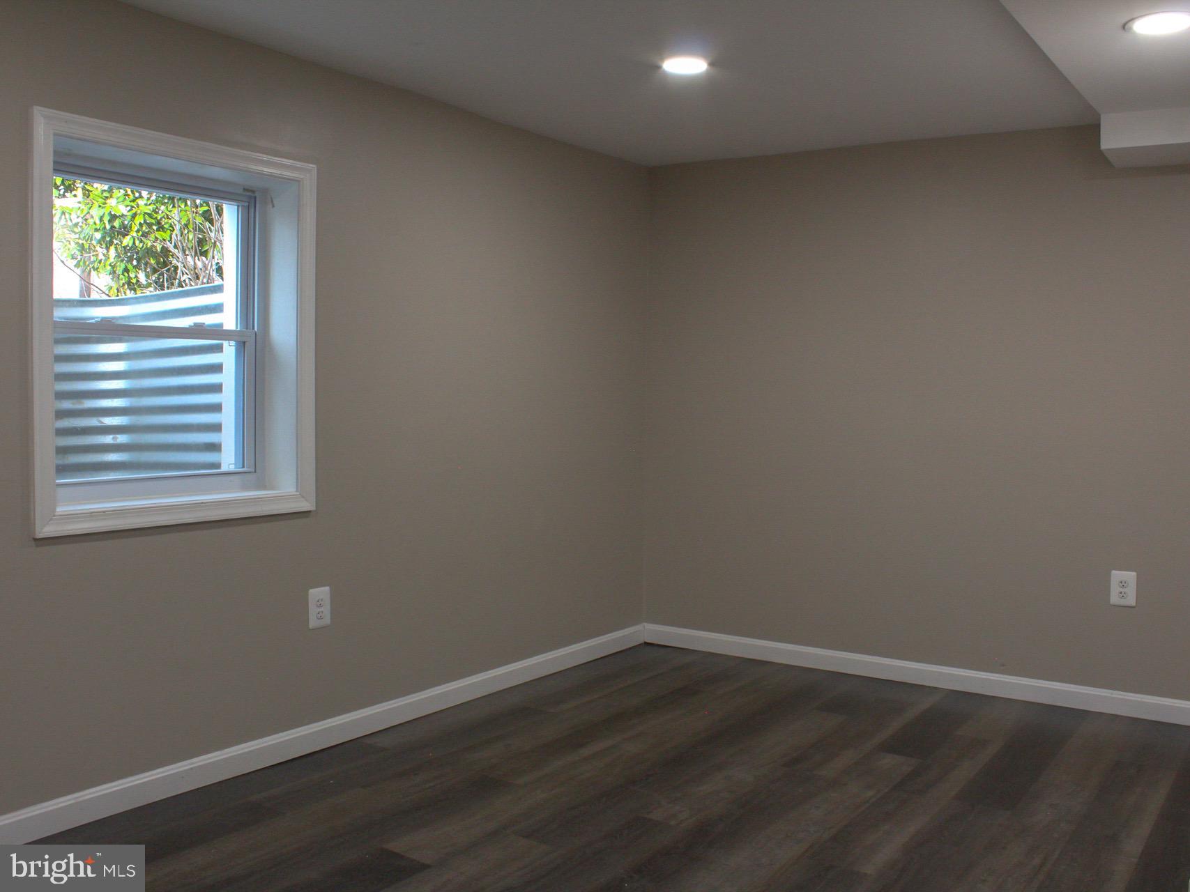 BIRD LAWN - Residential Lease