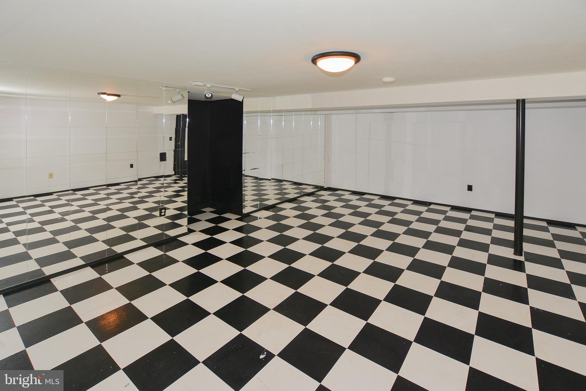 FAIRFAX STATION - Residential Lease