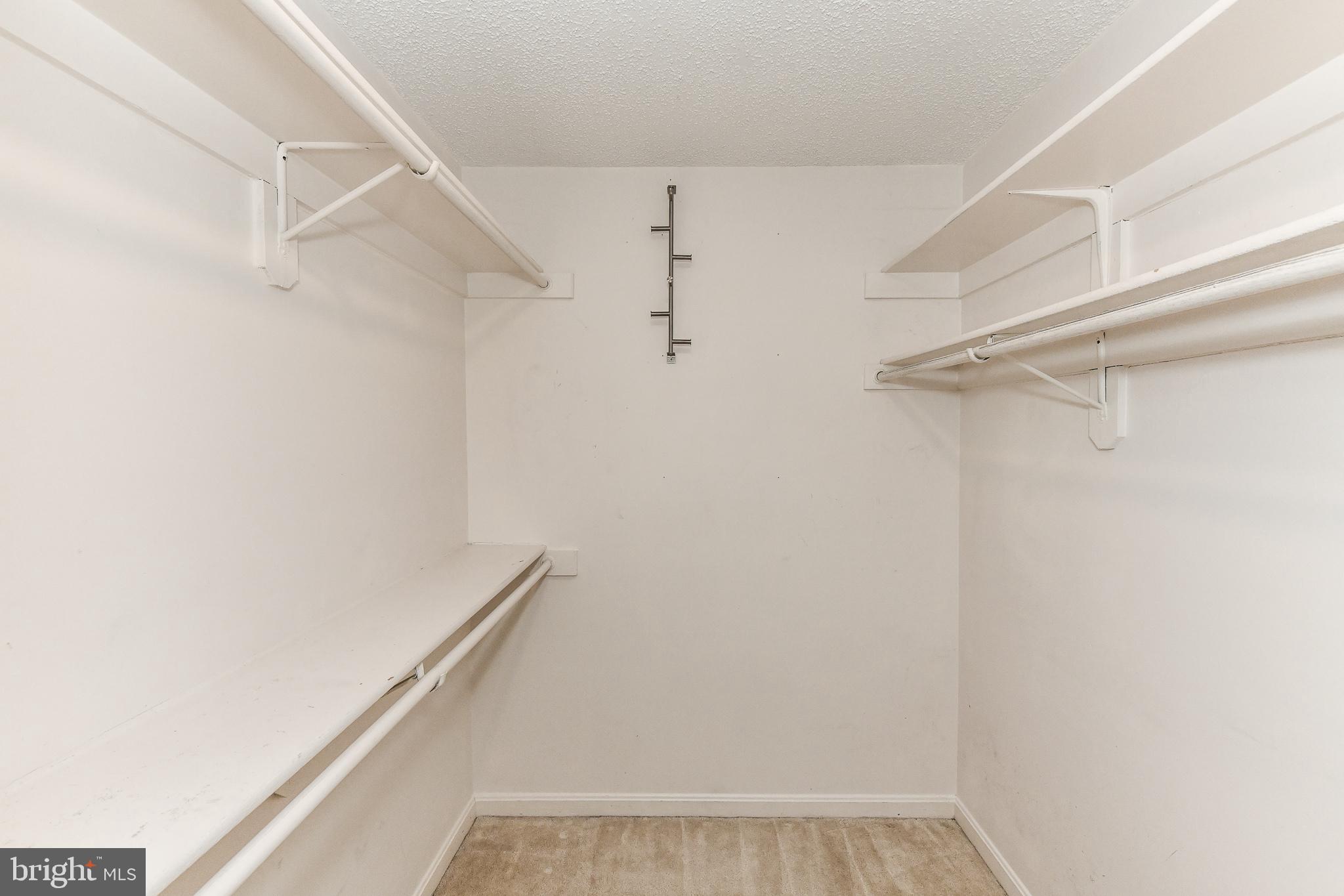 HILLWOOD - Residential Lease