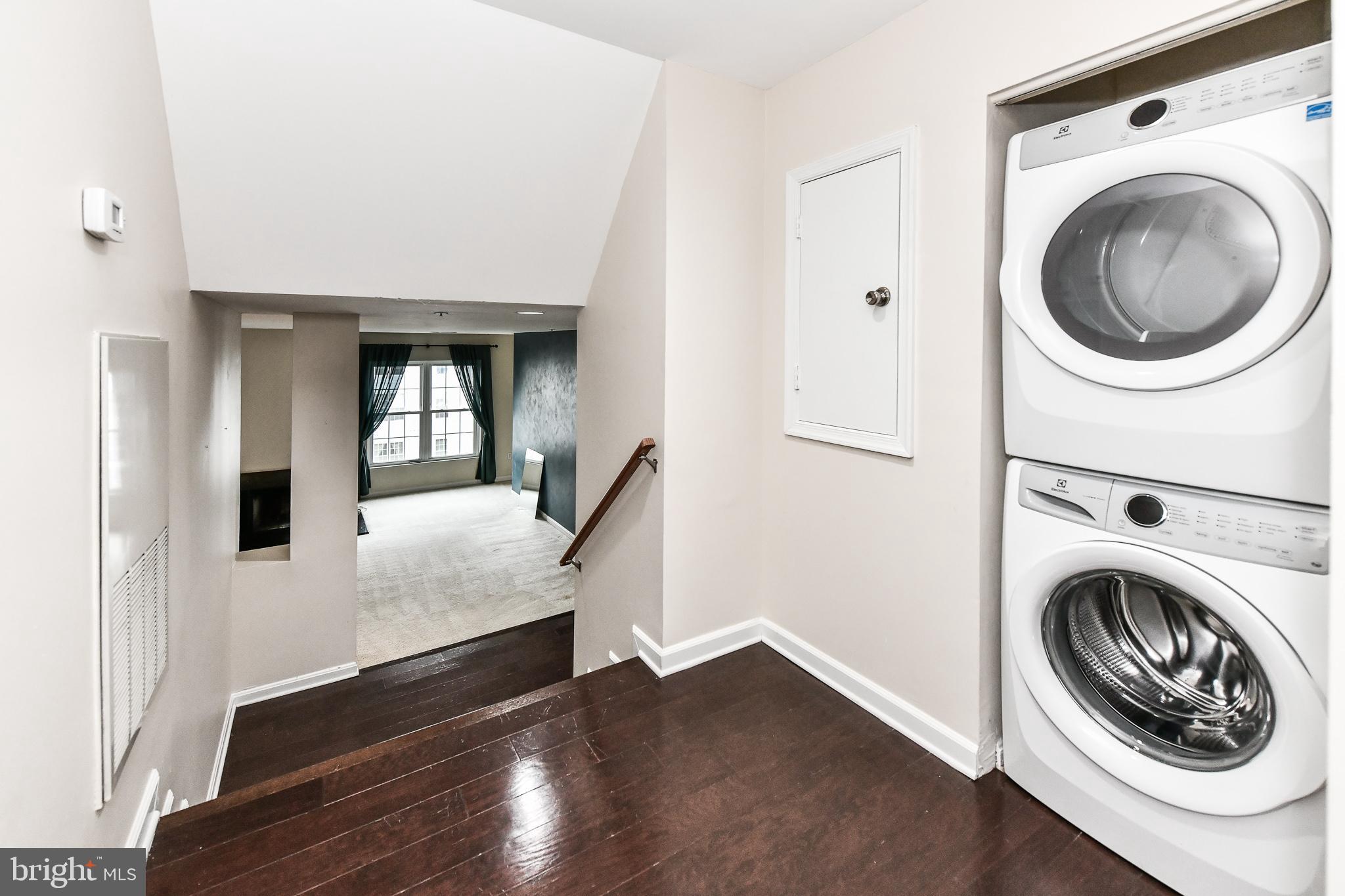 HILLWOOD - Residential Lease