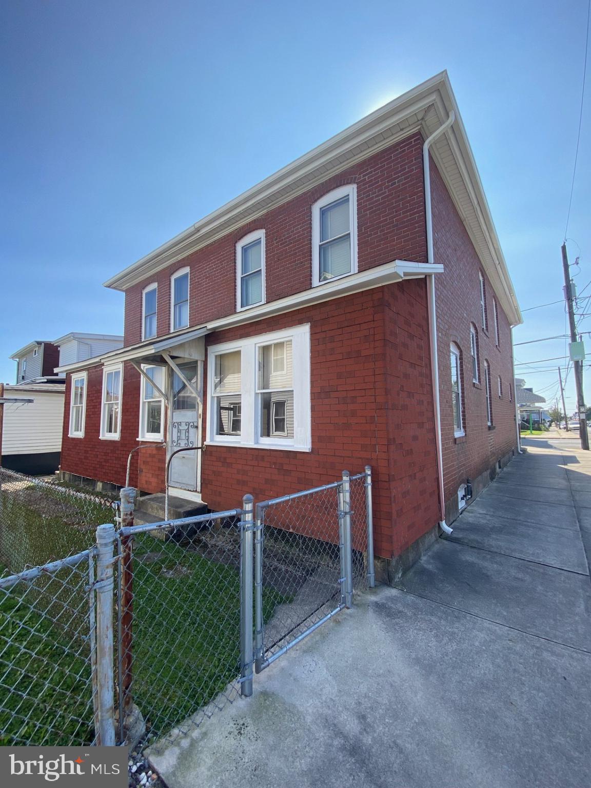 SUMMIT HILL - Residential
