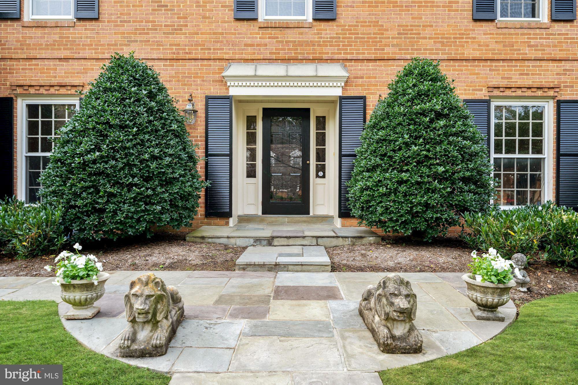 WHITEHALL MANOR - Residential