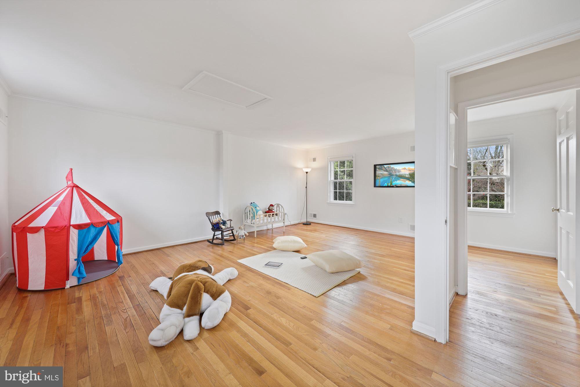 WHITEHALL MANOR - Residential