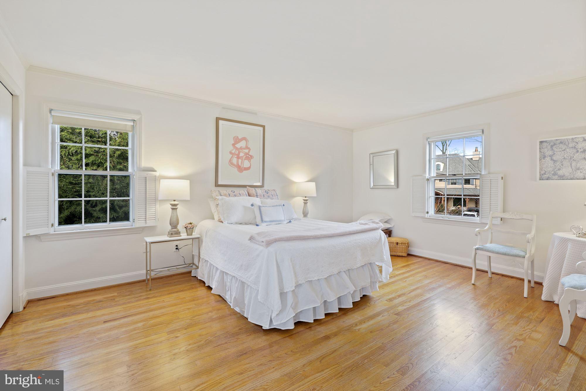 WHITEHALL MANOR - Residential