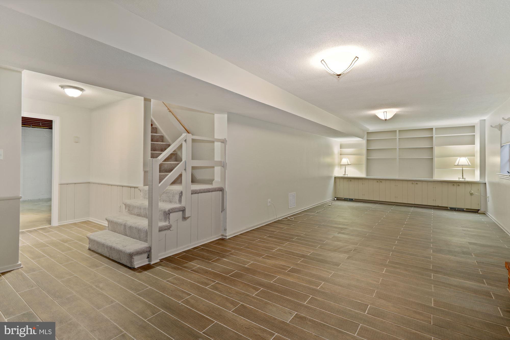 WHITEHALL MANOR - Residential