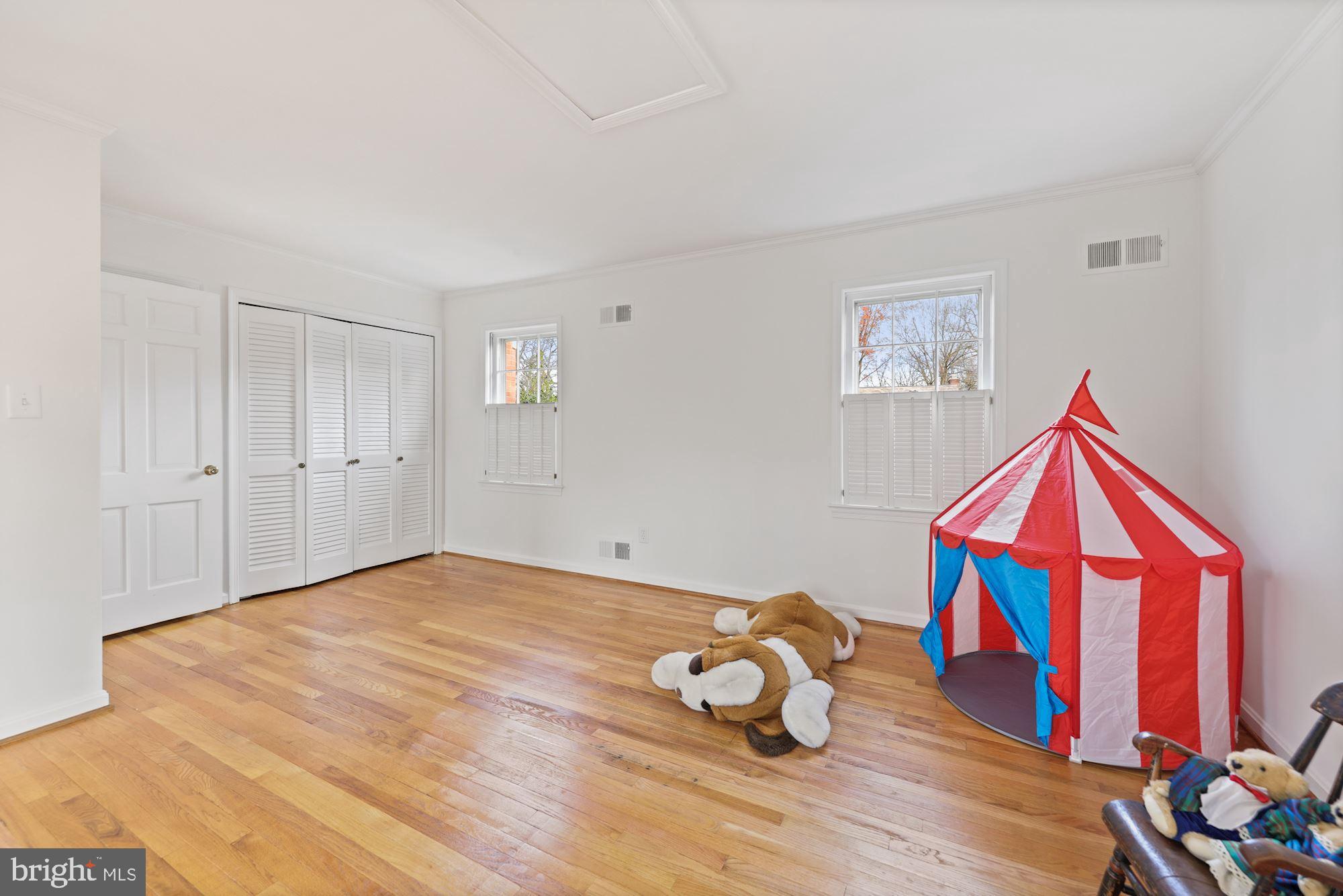 WHITEHALL MANOR - Residential